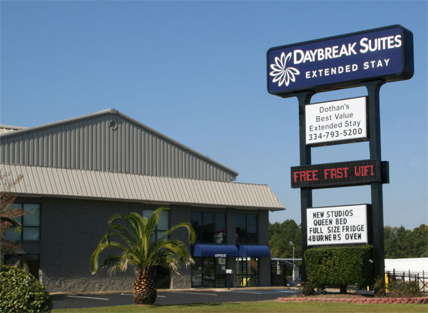Daybreak Suites Extended Stay ドーサン エクステリア 写真